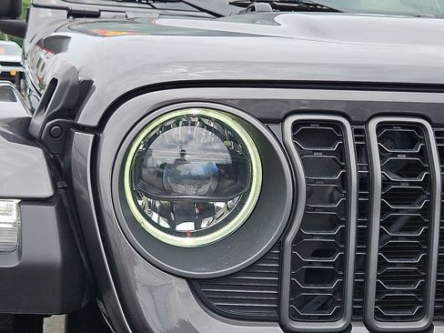 Certified 2025 Jeep Wrangler Unlimited Rubicon AWD/4WD image 10