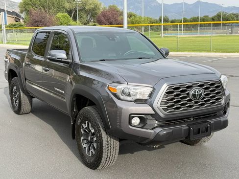 Used 2021 Toyota Tacoma TRD Off-Road w/ Technology Package AWD/4WD image 7