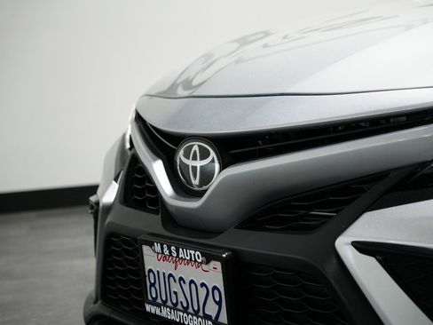 Used 2021 Toyota Camry SE w/ Carpet Mat Package (TMS) image 2