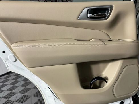 Used 2018 Nissan Pathfinder Platinum image 51