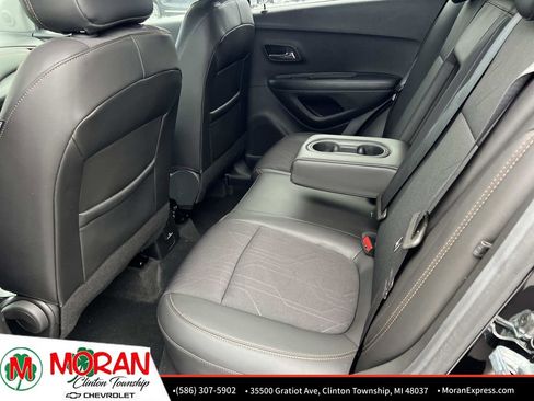 Certified 2022 Chevrolet Trax LT w/ Midnight Edition image 14