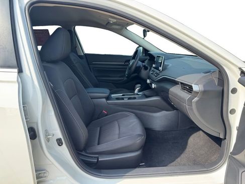Used 2025 Nissan Altima 2.5 S FWD image 16