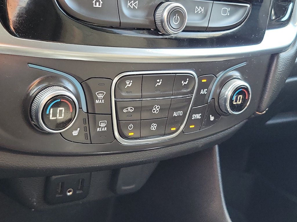 Used 2021 Chevrolet Traverse LT FWD image 24