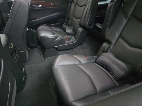Used 2016 Cadillac Escalade Luxury AWD/4WD image 17