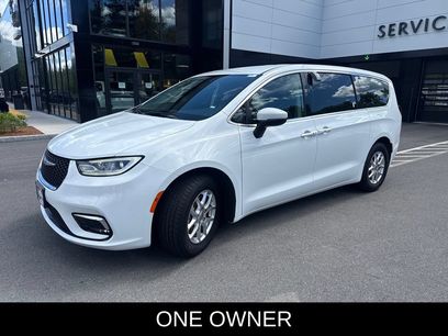 Used 2023 Chrysler Pacifica Touring-L