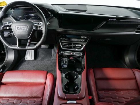 Used 2023 Audi e-tron GT Prestige image 17