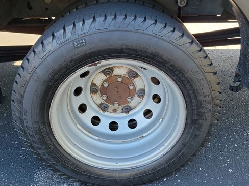 Used 2019 Ford Transit 350 XLT image 5