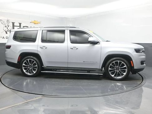 Used 2022 Jeep Wagoneer Series III w/ Premium Group I AWD/4WD image 51
