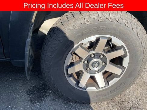 Used 2018 Toyota 4Runner TRD Off-Road AWD/4WD image 9