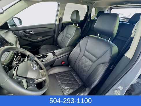Used 2025 Nissan Rogue Platinum FWD image 23