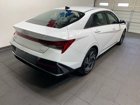 New 2026 Hyundai Elantra Limited FWD image 3