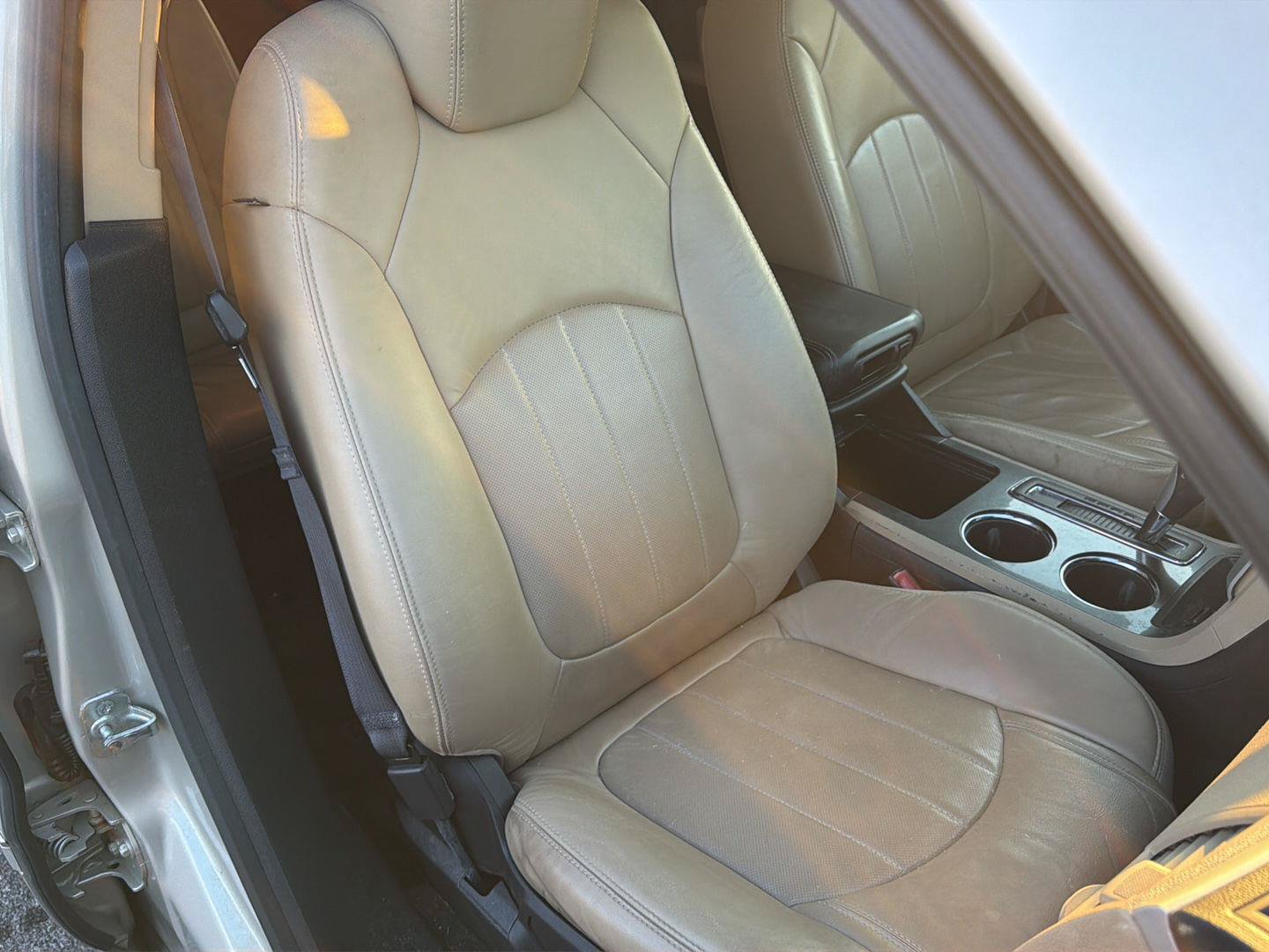 Used 2011 Chevrolet Traverse LTZ FWD image 15