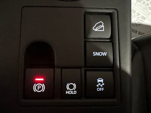 Used 2023 Toyota Highlander XLE AWD/4WD image 21