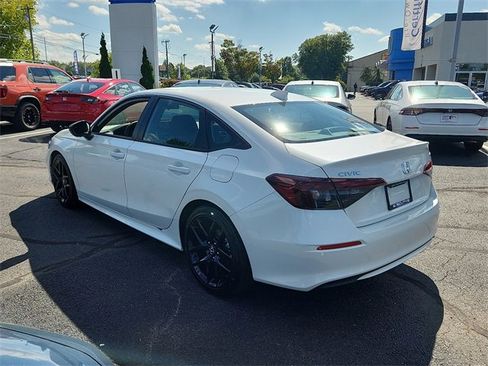 Used 2025 Honda Civic Sport image 4