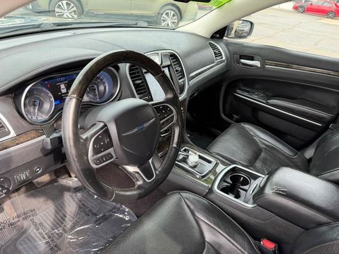 Used 2019 Chrysler 300 Limited RWD image 30