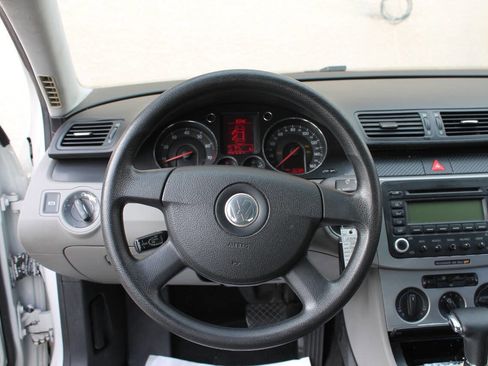 Used 2006 Volkswagen Passat 2.0T image 38