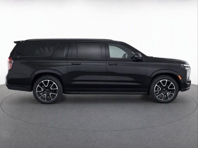 Certified 2023 Chevrolet Suburban RST w/ Luxury Package AWD/4WD image 8