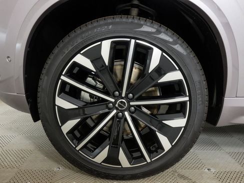 New 2026 Volvo XC90 B6 Plus w/ Protection Package Premier image 11