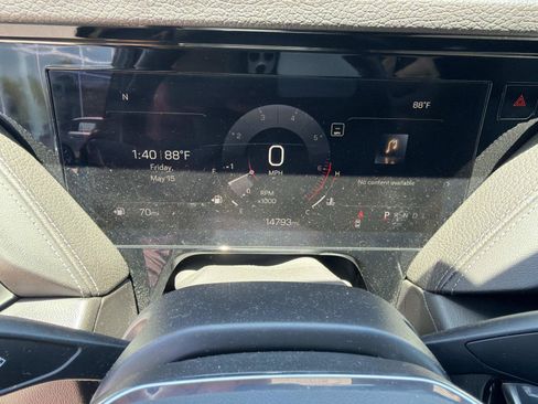 Used 2025 GMC Yukon Denali RWD image 23