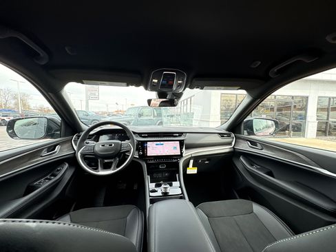 New 2026 Jeep Grand Cherokee Altitude image 12