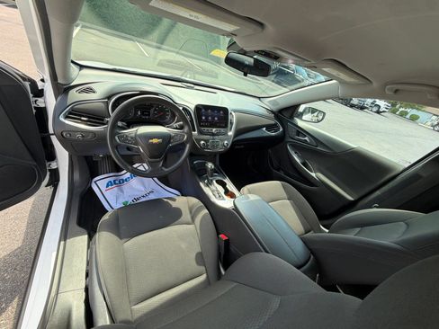 Used 2019 Chevrolet Malibu LT FWD image 23