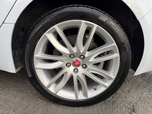 Used 2018 Jaguar XF Portfolio RWD image 8
