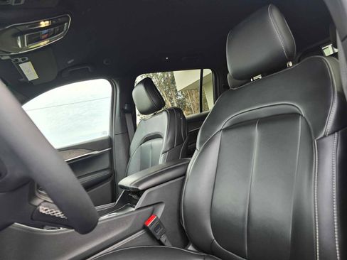 Used 2025 Jeep Grand Cherokee L Limited image 12