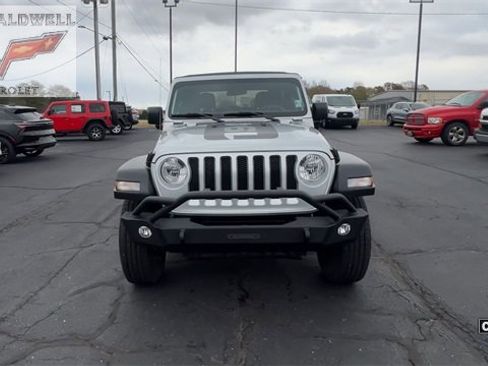 Used 2023 Jeep Wrangler Sport image 3