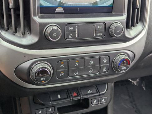 Used 2022 Chevrolet Colorado LT w/ Luxury Package image 26