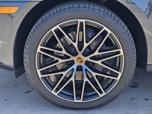 Certified 2026 Porsche Macan AWD/4WD image 14