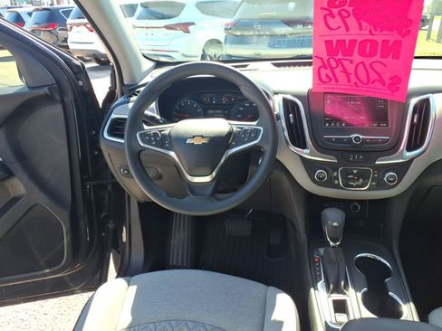 Used 2022 Chevrolet Equinox LS FWD image 14