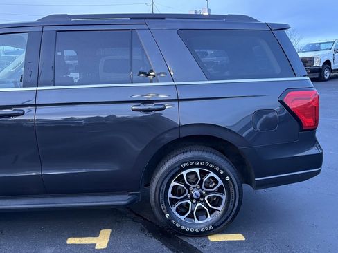 Certified 2024 Ford Expedition XLT image 12