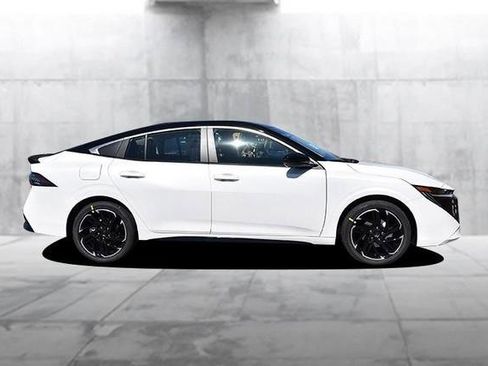 New 2026 Nissan Sentra SR FWD image 5