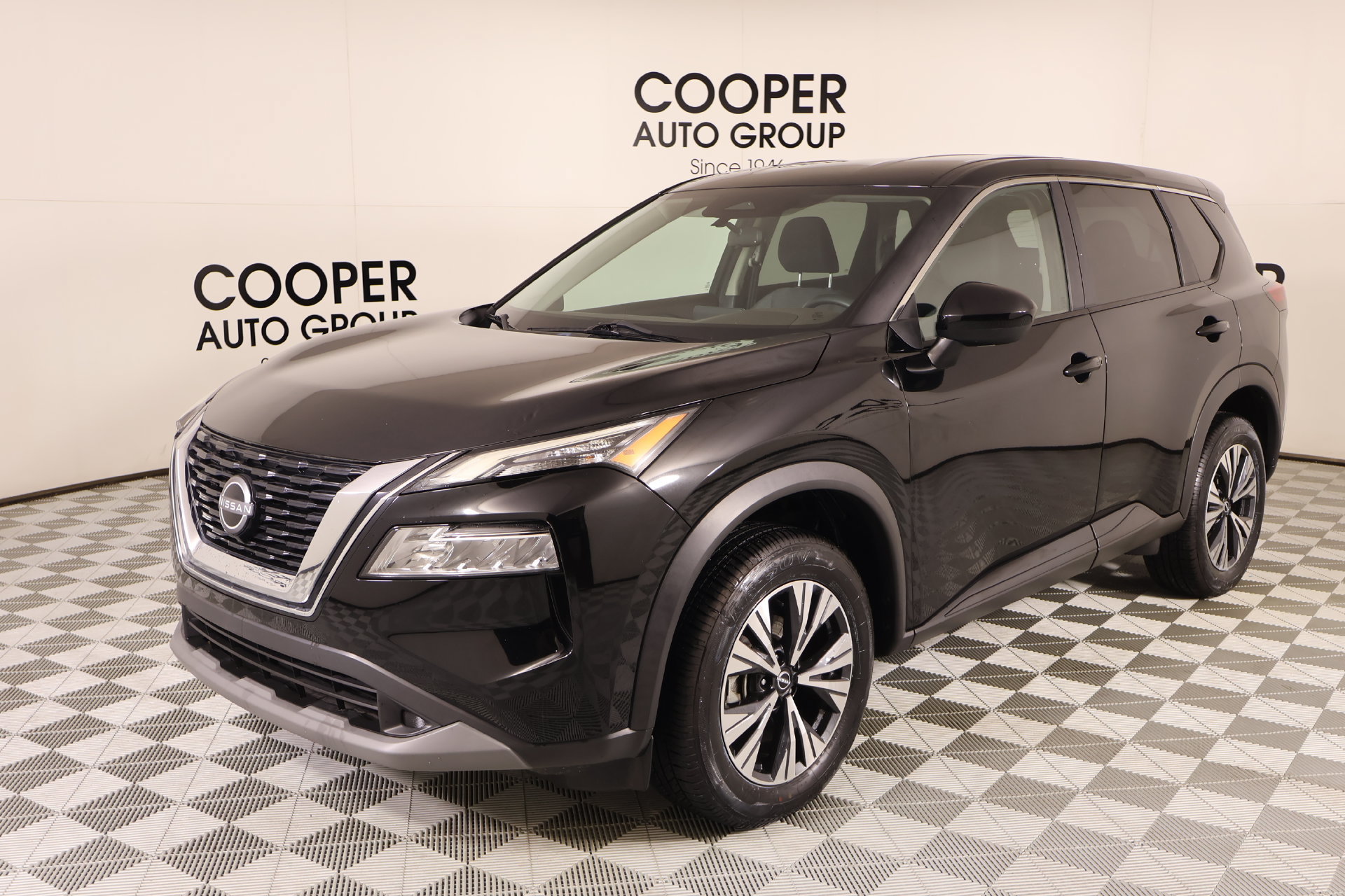 Used 2023 Nissan Rogue SV FWD image 9