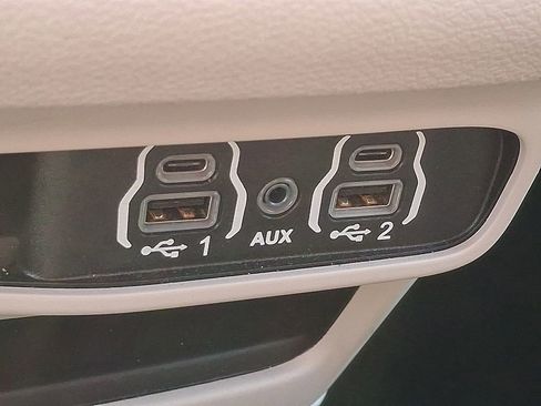 Used 2024 Chrysler Voyager LX FWD image 24