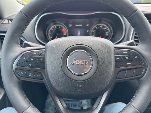 Used 2022 Jeep Cherokee Trailhawk w/ Comfort/Convenience Group image 28