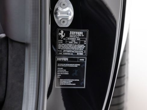 Used 2026 Ferrari Roma Spider RWD image 38