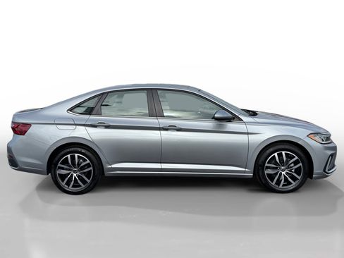 Used 2025 Volkswagen Jetta SE FWD image 6