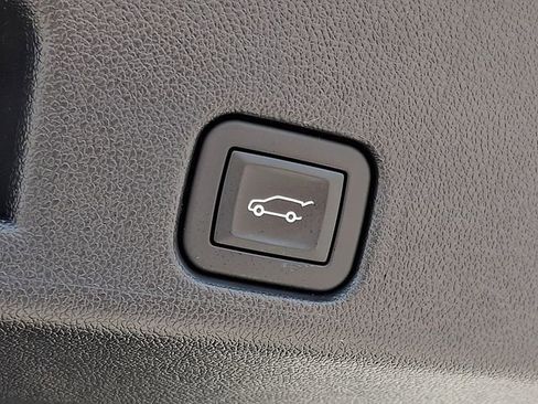 Certified 2025 Chevrolet Traverse LT FWD image 28