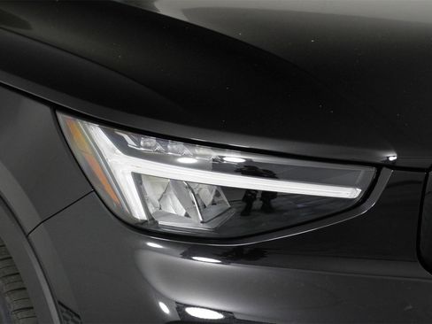 New 2026 Volvo XC40 B4 Core image 14