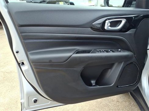 New 2026 Jeep Compass Latitude image 17