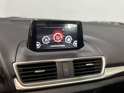 Used 2018 MAZDA MAZDA3 Touring image 17