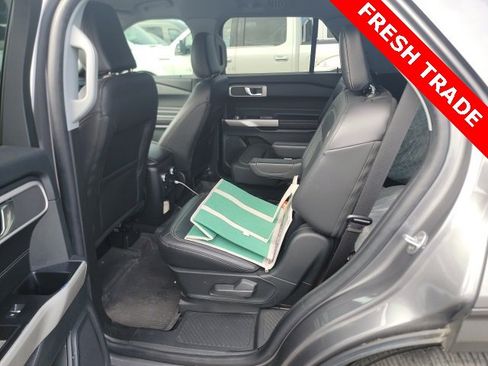 Used 2021 Ford Explorer XLT w/ Equipment Group 202A image 6