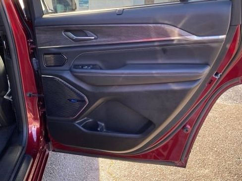 Used 2022 Jeep Grand Cherokee L Overland w/ Luxury Tech Group IV image 25