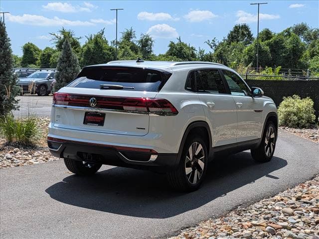 Certified 2025 Volkswagen Atlas Cross Sport SE w/ Panoramic Sunroof Package AWD/4WD image 5