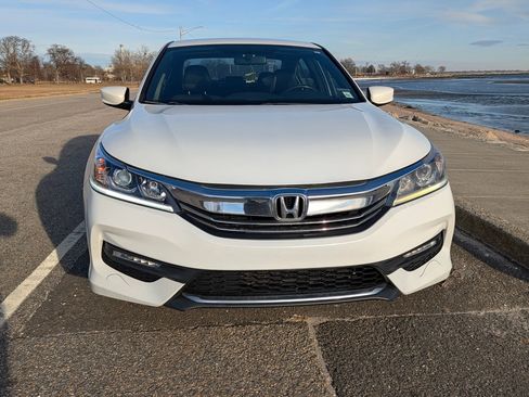 Used 2017 Honda Accord Sport image 5