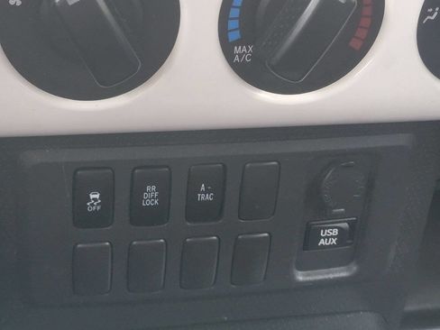 Used 2012 Toyota FJ Cruiser 4WD w/ Convenience Pkg image 27