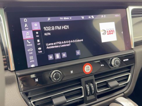 Certified 2026 Porsche Macan AWD/4WD image 22