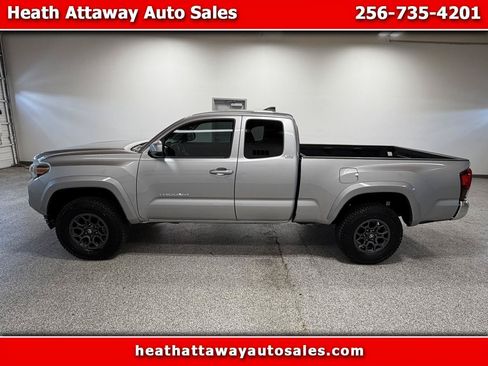 Used 2018 Toyota Tacoma SR5 AWD/4WD image 1
