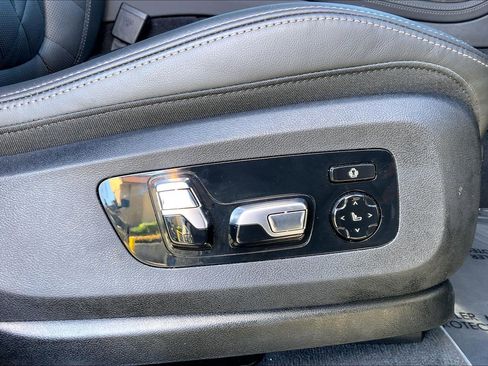 Used 2026 BMW X7 xDrive40i w/ M Sport Package image 35